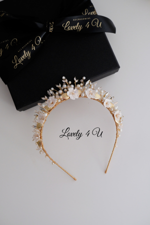 Coronita de lux, Coronita mireasa, Coronita  cu perle. Coronita mireasa cu perle, Accesorii mireasa, Coronita mireasa cu flori, Diadema mireasa, Tiara mireasa, Bijuterii mireasa de lux, Accesorii Lovely 4 U, lovely4u.ro, accesoriu auriu mireasa, accesoriu pentru par, coronita aurie, coronita mireasa, diadema mireasa, tiara cu frunze aurii, TIARA MIREASA, tiara nunta, accesorii LOVELY 4 U, Coronita de lux, mireasa 2024, coronita cu perle mireasa, coroana mireasa, coronita inalta mireasa, coronita premium, coronite de par pentru mirese [34]