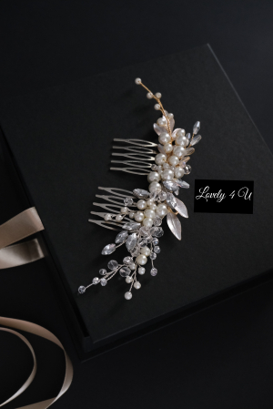 AGRAFA MIREASA, Bijuterii nunta, Coafuri mireasa, Rochii mireasa, ACCESORII DE PAR MIREASA, DIADEMA MIREASA, TIARA MIREASA, ACCESORII  NUNTA, MIREASA 2024, ACCESORII LOVELY 4 U, PIEPTAN VOAL MIREASA, ACCESORIU DE PAR mireasa cu frunze si perle, DIADEMA MIREASA CU FRUNZE, DIADEMA MIREASA CU PERLE
