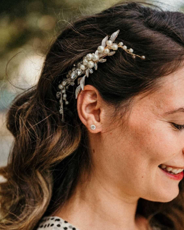 AGRAFA MIREASA, Bijuterii nunta, Coafuri mireasa, Rochii mireasa, ACCESORII DE PAR MIREASA, DIADEMA MIREASA, TIARA MIREASA, ACCESORII  NUNTA, MIREASA 2024, ACCESORII LOVELY 4 U, PIEPTAN VOAL MIREASA, ACCESORIU DE PAR mireasa cu frunze si perle, DIADEMA MIREASA CU FRUNZE, DIADEMA MIREASA CU PERLE [5]