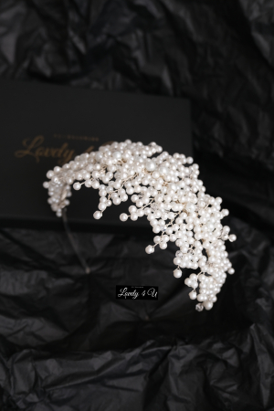 Coronita plata cu perle, coronita mireasa cu perle,Diadema TEODORA – Coroniță Extravagantă cu Perle și Cristale, Coroniță Mireasă TEODORA – Eleganță și Strălucire Handmade, Diadema TEODORA – Accesoriu Glamour pentru Mirese, Coroniță TEODORA – Design Sofisticat cu Perle și Cristale, Diadema TEODORA – Accesoriu Premium pentru Coafuri de Mireasă, Coroniță de Lux TEODORA – Placată cu Argint și Decorată Manual, Accesoriu Mireasă TEODORA – Strălucire și Rafinament, Diadema TEODORA – Coroniță Regală cu Sclipiri de Cristale, Coroniță Mireasă Handmade TEODORA – Look Unic și Memorabil, coronita lata cu perle, bentita mireasa cu perle, cordeluta mireasa cu perle, cordeluta lata cu perle, coronite pentru mirese, accesorii de par pentru mirese, tiara mireasa, set coronita si cercei mireasa [5]
