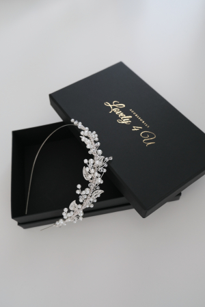 CORONITA ASIMETRICA, coronita LOVELY 4 U, coronita cu frunze, coronita asimetrica mireasa, coronita cu perle, bentita mireasa cu perle, bentita cu frunzulite argintii, accesorii nunta, accesorii de par pentru mirese, accesorii de par mirese, coronite handmade, accesorii romania, accesorii mireasa timisoara, accesorii mireasa bucuresti, accesorii de par mireasa cluj, set mireasa [3]