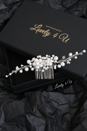 PIEPTAN MIREASA cu perle albe, DIADEMA MIREASA CU PERLE, ACCESORIU PAR MIREASA CU PERLE, ACCESORII DE PAR MIRESE, ACCESORII NUNTA, ACCESORII CU PERLE, DIADEMA CU PERLE, PIEPTAN VOAL MIREASA, BIJUTERII PAR MIREASA, CORONITA, TIARA, AGRAFA COC MIREASA. ACCESORIU MIC MIREASA, ACCESORIU VOAL MIREASA [4]