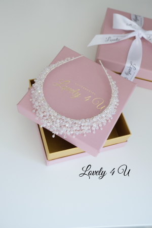 coronita mireasa,Diadema IVONNA – Coroniță Mireasă Handmade cu Cristale Aurora Borealis, Coroniță Regală IVONNA – Accesoriu de Lux pentru Mireasă, Diadema IVONNA – Strălucire și Eleganță pentru Ziua Nunții, Diadema Handmade IVONNA – Cristale și Argint pentru Coafuri Elegante, Coroniță IVONNA – Accesoriu de Păr Premium pentru Mirese, Diadema IVONNA – Design Sofisticat cu Reflexii Aurora Borealis, Coroniță de Poveste IVONNA – Eleganță și Strălucire Handmade, Diadema Placată cu Argint IVONNA – Accesoriu Rafinat de Mireasă, Coroniță pentru Coafuri de Vis – Model IVONNA Handmade, Diadema IVONNA – Strălucește în Ziua Nunții cu un Accesoriu Unicat, diadema cristale mireasa, coronita mireasa printesa, diadema nunta, diadema statement, diadema Swarovski, tiara mireasa, tiara statement, tiara Swarovski, accesorii LOVELY 4 U, CORONITA MIREASA CU CRISTALE, coronita mireasa cu cristale, coronita mireasa cu pietricele, accesori lovely 4u, coronita mireasa timisoara, coronita mireasa cluj, coronita mireasa bucuresti, coronita mireasa brasov, coronita mireasa constanta, bijuterii mireasa cu cristale, coronite mireasa handmade, coronita 2024, mireasa 2024, coafura mireasa cu coronita, coafuri mireasa cu coroata, tiara mireasa cu cristale, lovely for you, [23]
