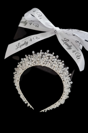 CORONITA MIREASA, DIADEMA MIREASA, COAFURI MIREASA, IDEI nunta, Coronița JASMIN - Accesoriu Elegant Handmade pentru Mirese Coronița JASMIN - Strălucire și Rafinament cu Cristale și Argint 925 JASMIN - Coroniță Handmade pentru Coafuri de Mireasă Coronița de Mireasă JASMIN - Detalii Fine și Cristale Strălucitoare JASMIN - Diademă Handmade, Placată cu Argint 925, pentru Mirese Accesoriu Mireasă JASMIN - Coroniță Handmade cu Cristale Premium Coronița JASMIN - Eleganță și Strălucire pentru Ziua Nunții  BIJUTERII MIREASA, TIARA MIREASA, ACCESORII LOVELY 4 U, BIJUTERII 2023, CORONITE MIRESE, DIADEME MIRESE, [1]