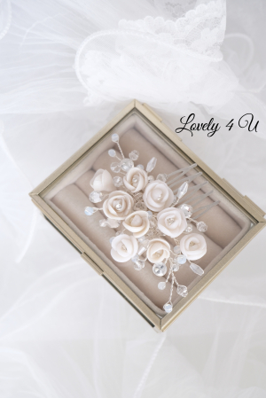agrafa par mireasa cu trandafiri, agrafa - pin coc mireasa, agrafa par mireasa cu flori, diadema mireasa cu flori, pieptan mic mireasa cu flori, pieptan cu bujori, pieptan voal mireasa, accesorii lovely 4 u, diadema si cercei mireasa, set accesorii mireasa, set diadema si cercei mireasa, set diadema bratara si cercei mireasa, accesorii de par mireasa [7]
