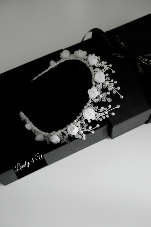 CORONITA MIREASA, ACCESORII LOVELY 4 U, CORONITA CU CRISTALE, DIADEMA MIREASA, ACCESORII DE PAR MIREASA, TIARA BIJUTERII MIREASA, AGRAFA MIREASA,TIARA MIREASA, ACCESORII COC MIREASA, COAFURA MIREASA,Coronita floarea soarelui, Accesorii Lovely 4 U,  coronita cu trandafiri, Diadema mireasa, CORONITA MIREASA, ACCESORII DE PAR MIREASĂ, BIJUTERII trandafiri, TIARA MIREASĂ, AGRAFA trandafiri,TIARA, accesoriu auriu mireasa, accesoriu pentru par, coronita argintie, coronita mireasa, diadema mireasa, tiara cu frunze aurii, TIARA MIREASA, tiara nunta, accesorii LOVELY 4 U, Coronita de lux, mireasa 2024, coronita cu perle mireasa, coroana mireasa, coronita inalta mireasa, coronita premium, coronite de par pentru mirese [9]