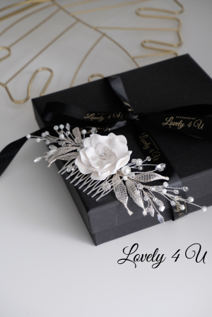 Diadema cu flori, peony accesorii, bijuterii cu flori bujori, tiara cu flori, pieptan voal mireasa cu flori, accesorii lovely 4 u , accesorii 2024, agrafa par mireasa, accesorii par nunta, accesoriu de par lateral, bijuterii argint, bijuterii cristale, bijuterii mireasa, accesorii mireasa, accesorii mireasa, accesorii pentru par, [1]