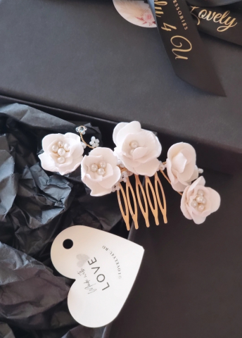 agrafa par mireasa cu perle, agrafa par mireasa cu flori, pin coc mireasa, set agrafe pentru mirese, ormamente per mireasa, perle, accesorii de par handmade, accesorii lovely 4 u ,  diadema mireasa cu flori, pieptan mic mireasa cu flori, pieptan cu bujori, pieptan voal mireasa, accesorii lovely 4 u, diadema si cercei mireasa, set accesorii mireasa, set diadema si cercei mireasa, set diadema bratara si cercei mireasa, accesorii de par mireasa, ornament par mireasa, decoratiuni de par pentru mirese, [7]