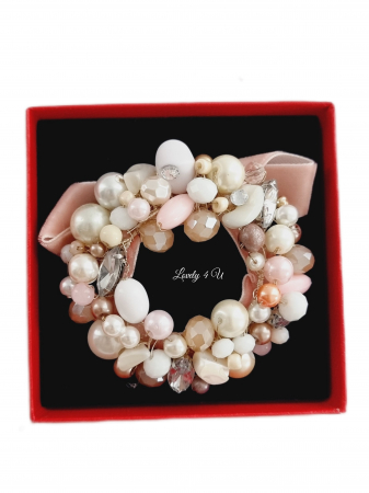 IDEI CADOURI DE CRACIUN - SET ACCESORII , BIJUTERII, BROSE PENTRU CRACIUN - BROSA CU PERLE, BROSA CORONITA, BROSA HANDMADE, BROSE ELEGANTE, CATIFEA, BIJUTERII CU PERLE