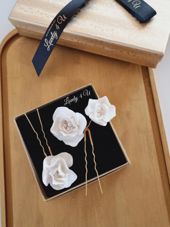 agrafa par mireasa cu perle, agrafa par mireasa cu flori, pin coc mireasa, set agrafe pentru mirese, ormamente per mireasa, perle, accesorii de par handmade, accesorii lovely 4 u ,  diadema mireasa cu flori, pieptan mic mireasa cu flori, pieptan cu bujori, pieptan voal mireasa, accesorii lovely 4 u, diadema si cercei mireasa, set accesorii mireasa, set diadema si cercei mireasa, set diadema bratara si cercei mireasa, accesorii de par mireasa, ornament par mireasa, decoratiuni de par pentru mirese, [12]