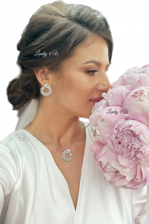 Set Bijuterii LIVIA – Eleganță și Strălucire, Set Mireasă Lănțișor și Cercei cu Zirconiu AAA+, Pandantiv și Cercei Placati cu Aur Alb – Model Elegant, Bijuterii Strălucitoare pentru Evenimente Speciale, Set LIVIA – Accesoriu Perfect pentru Mirese, Cercei și Pandantiv cu Pietricele Zirconiu Cubic, Bijuterii Fine și Rafinate pentru Ocazii Elegante, Accesoriu de Lux – Lănțișor și Cercei Placați cu Aur, Set de Bijuterii Handmade – Strălucire și Rafinament, Set LIVIA – Accesoriu Ideal pentru Ținute Elegante,colier si cercei mireasa,  set bijuterii cercei si colier mireasa, set accesorii pentru mirese, set accesorii lovely 4 u,Cercei mireasa, Bijuterii mireasa, CERCEI LOVELY 4 U, CERCEI ELEGANTI,CERCEI PREMIUM, CERCEI zirconiu, CERCEI DE LUX, CERCEI NUNTA, NUNTA 2024, ACCESORII NUNTA, ACCESORII LOVELY 4U, BIJUTERI ,  set mireasa, set nunta, seturi handmade mireasa, Cercei mireasa, Bijuterii mireasa, cercei lungi mireasa, cercei argintii mireasa, set diadema si cercei mireasa, cercei nasa [9]