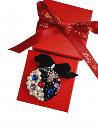 brosa de iarna cu pietre colorate, brose colorate, brose craciun, brose cu pietre naturale, brose handmade, brose handmade colorate de craciun, brose pietre semipretioase, glob de craciun, catifea neagra, perle, accesorii lovely 4 u cadouri copii craciun, cadouri craciun, cadouri de cra [1]