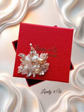 Magia din Tine” – Broșă Frunză cu Perle ale Feminității : perle Baroc, perle naturale, perle Swarovski, piata lunii, broșă eleganta handmade cu mesaj pe verso : YOU ARE BEAUTIFUL, YOU ARE AMAZING [5]