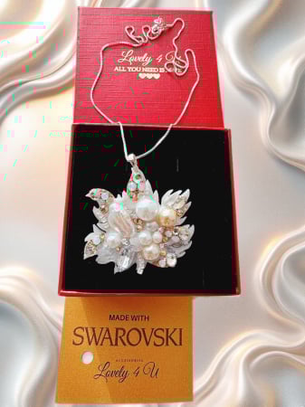 Magia din Tine” – Broșă Frunză cu Perle ale Feminității : perle Baroc, perle naturale, perle Swarovski, piata lunii, broșă eleganta handmade cu mesaj pe verso : YOU ARE BEAUTIFUL, YOU ARE AMAZING [8]