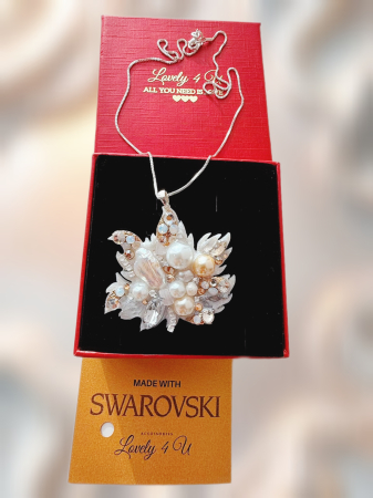 Magia din Tine” – Broșă Frunză cu Perle ale Feminității : perle Baroc, perle naturale, perle Swarovski, piata lunii, broșă eleganta handmade cu mesaj pe verso : YOU ARE BEAUTIFUL, YOU ARE AMAZING [9]