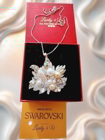 Magia din Tine” – Broșă Frunză cu Perle ale Feminității : perle Baroc, perle naturale, perle Swarovski, piata lunii, broșă eleganta handmade cu mesaj pe verso : YOU ARE BEAUTIFUL, YOU ARE AMAZING [7]