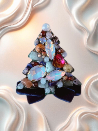 IDEI CADOURI DE CRACIUN - SET ACCESORII , BIJUTERII, BROSE PENTRU CRACIUN - Broșă brad de Crăciun handmade cu pietre semiprețioase Lapis, Jasp, Piatra Soarelui, Unakit, Cameol, Granat verde și maro – bijuterie unicat Lovely 4 U