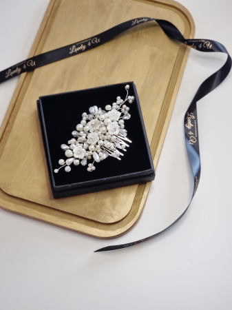 PIEPTAN MIREASA, DIADEMA MIREASA, ACCESORIU PAR MIREASA, ACCESORII DE PAR MIRESE, ACCESORII NUNTA, ACCESORII CU PERLE, DIADEMA CU PERLE, PIEPTAN VOAL MIREASA, BIJUTERII PAR MIREASA, CORONITA, TIARA, diadema cu flori, diadema argint, agrafe coc, Diadema coc mireasa, Set bijuterii mireasa [9]