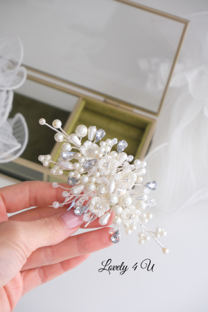 PIEPTAN MIREASA, DIADEMA MIREASA, ACCESORIU PAR MIREASA, ACCESORII DE PAR MIRESE, ACCESORII NUNTA, ACCESORII CU PERLE, DIADEMA CU PERLE, PIEPTAN VOAL MIREASA, BIJUTERII PAR MIREASA, CORONITA, TIARA, diadema cu flori, diadema argint, agrafe coc, Diadema coc mireasa, Set bijuterii mireasa [3]
