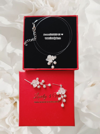 Set bijuterii colier și cercei NARINA - Bijuterii handmade mireasă/ nașa, set cu perle și flori, cristale - colier invizibil cu pandantiv și cercei argint [2]