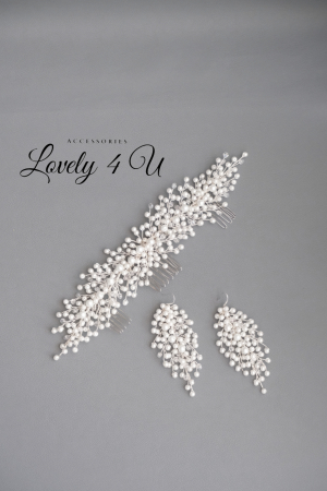 set mireasă, set bijuterii mireasă, diademă mireasă, cercei mireasă, accesorii mireasă, set mireasă perle, bijuterii mireasă handmade, set mireasă placat cu argint, set mireasă cristale, set mireasă elegant, set mireasă rafinat, set bijuterii nuntă, set mireasă lux, set bijuterii premium, set mireasă sofisticat, accesorii mireasă handmade, diademă mireasă handmade, cercei lungi mireasă, set mireasă cristale și perle, set mireasă romantic, set mireasă delicat, set mireasă personalizat, bijuterii mireasă România, accesorii nuntă, accesorii nașă, [1]