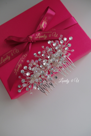 DIADEMA MIREASA CU CRISTALE, DIADEMA, ACCESORIU PAR MIREASA, CORONITA MIREASA, DIADEMA CU CRISRALE, AGRAFA PAR MIREASA, PIEPTAN VOAL MIREASA, MIREASA 2021, BIJUTERII MIREASA, ACCESORII LOVELY 4 U, BIJUTERII NUNTA, SET DIADEMA SI CERCEI MIREASA, DIADEMA CU PARUL DESFACUT, ACCESORII DE PAR PENTRU MIRESE, COAFURI MIREASA CU PARUL DESFACUT SI DIADEMA [16]