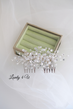 DIADEMA MIREASA CU CRISTALE, DIADEMA, ACCESORIU PAR MIREASA, CORONITA MIREASA, DIADEMA CU CRISRALE, AGRAFA PAR MIREASA, PIEPTAN VOAL MIREASA, MIREASA 2021, BIJUTERII MIREASA, ACCESORII LOVELY 4 U, BIJUTERII NUNTA, SET DIADEMA SI CERCEI MIREASA, DIADEMA CU PARUL DESFACUT, ACCESORII DE PAR PENTRU MIRESE, COAFURI MIREASA CU PARUL DESFACUT SI DIADEMA [6]