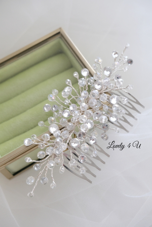 DIADEMA MIREASA CU CRISTALE, DIADEMA, ACCESORIU PAR MIREASA, CORONITA MIREASA, DIADEMA CU CRISRALE, AGRAFA PAR MIREASA, PIEPTAN VOAL MIREASA, MIREASA 2021, BIJUTERII MIREASA, ACCESORII LOVELY 4 U, BIJUTERII NUNTA, SET DIADEMA SI CERCEI MIREASA, DIADEMA CU PARUL DESFACUT, ACCESORII DE PAR PENTRU MIRESE, COAFURI MIREASA CU PARUL DESFACUT SI DIADEMA [4]