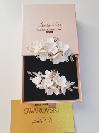 Clipsuri pentru pantofi mireasa FLORENCE - Accesorii handmade pentru pantofi cu flori, cristale Swarovski, bază placată cu aur  - ornamente pentru pantofi cu elemente Swarovski , realizate manual in Romania,CLIPSURI PANTOFI MIREASA, ACCESORII PANTOFI MIREASA, PANTOFI MIREASA, ACCESORII MIREASA CU FLORI, ACCESORII LOVELY 4 U, CLIPSURI CU PERLE SI FLORI , ACCESORII PENTRU PANTOFI, CLIPSURI PENTRU PANTOFI MIREASA, BIJUTERII MIREASA CU FLORI [1]