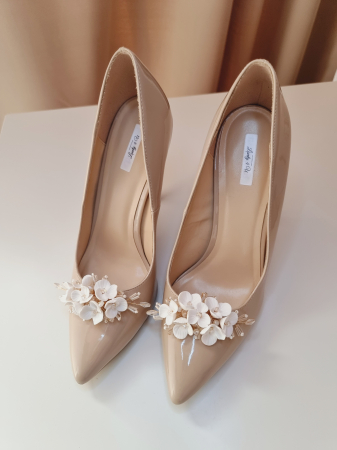 Clipsuri pentru pantofi mireasa FLORENCE - Accesorii handmade pentru pantofi cu flori, cristale Swarovski, bază placată cu aur  - ornamente pentru pantofi cu elemente Swarovski , realizate manual in Romania,CLIPSURI PANTOFI MIREASA, ACCESORII PANTOFI MIREASA, PANTOFI MIREASA, ACCESORII MIREASA CU FLORI, ACCESORII LOVELY 4 U, CLIPSURI CU PERLE SI FLORI , ACCESORII PENTRU PANTOFI, CLIPSURI PENTRU PANTOFI MIREASA, BIJUTERII MIREASA CU FLORI [3]