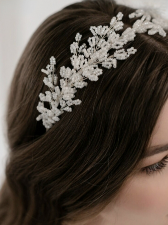 ACCESORII / PRODUSE - accesorii de lux mireasa,  coronita cu perle, coronita de lux, coronita lata mireasa, coronita mireasa handmade, coronita floarea miresei, diadema mireasa, nunta, nunta 2024, tiara, TIARA MIREASA, Coroniță minimalista, tiara mireasa, coroniță mireasa perle albe, diadema mireasa, coroană mireasa, accesorii cu perle mireasă, bentiță mireasa, accesorii Lovely 4 U, bijuterii par mireasă, diadema par mireasa, accesorii de par pentru mirese