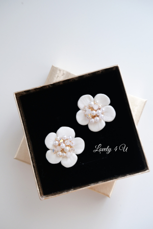 Cercei mireasa, Bijuterii mireasa, CERCEI LOVELY 4 U, CERCEI ELEGANTI, CERCEI PREMIUM, CERCEI REALIZATI MANUAL, CERCEI DE LUX, CERCEI NUNTA, NUNTA 2023, CERCEI FLORALI, CERCEI SWAROVSKI, CERCEI MIREASA, Cercei cu perle mireasa, CERCEI CU FLORI, CERCEI AURII MIREASA, Cereci cu cristale swarovski [18]