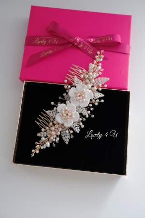ACCESORII LOVELY 4 U, PIEPTAN MIREASA, DIADEMA MIREASA, ACCESORIU PAR MIREASA, ACCESORII DE PAR MIRESE, ACCESORII NUNTA, ACCESORII CU PERLE, DIADEMA CU PERLE, PIEPTAN VOAL MIREASA, BIJUTERII PAR MIREASA, CORONITA, TIARA , DIADEMA CU FLORI MIREASA, ACCESORII DE PAR PENTRU MIRESE, [1]