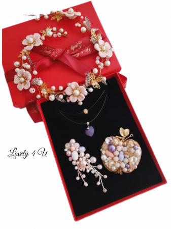 Pachet de Crăciun - SET ACCESORII -BROSA, AGRAFĂ, BENTIȚĂ și două coliere [1]