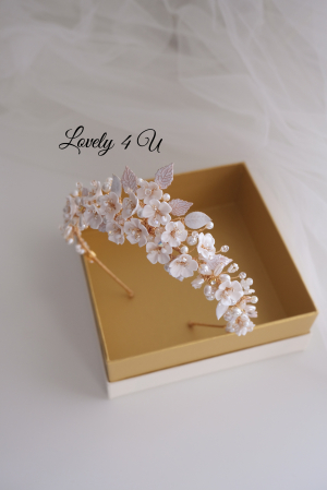 CORONITA CU FLORI, DIADEMA MIREASA, FLORI CIRES, ACCESORII DE LUX MIREASA, BIJUTERII DE LUX, COAFURI MIREASA, CORONITE MIREASA 2024, ACCESORII DE PAR MIREASA, COROANA MIREASA CU FLORI, MIREASA 2024 [10]