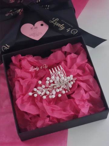 agrafa coc mireasa, diadema mireasa perle, pieptene mic mireasa, accesorii voal mireasa, accesoriu mic mireasa,  accesorii de par mireasa , diadema finuta mireasa, set bijuterii mireasa, diadema si cereci mireasa, Accesorii par mireasa ieftine, ,Accesorii par mireasa coc, Accesorii par soacra [1]