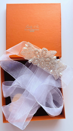 accesorii handmade mireasa, accesorii mireasa, accesorii nunta, accesorii par, accesorii par dantela, accesorii par handmade mireasa, accesoriu par mireasa, accesoriu traditii mireasa, bijuterii mireasa, bijuterii nunta, esarfa dezgatit, esarfa dezgatit mireasa, esarfa din dantela mireasa, esarfa mireasa, esarfa mireasa dantela, traditia dezgatitului [20]