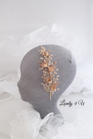 coroniță mireasă aurie, coroniță handmade nuntă, accesoriu păr mireasă, diademă cu flori, coroniță placată cu aur, coroniță asimetrică, coroniță eveniment elegant, coroniță romantică, coroniță cununie civilă, bijuterie păr mireasă, coroniță handmade România, Lovely 4 U, coroniță flori cristale, coroniță păr cu pietre, bentita mireasă unicat, accesoriu de păr handmade, coronita mireasa boho chic, coronita aurie nunta, [6]