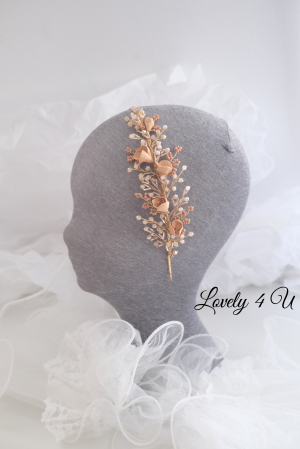 coroniță mireasă aurie, coroniță handmade nuntă, accesoriu păr mireasă, diademă cu flori, coroniță placată cu aur, coroniță asimetrică, coroniță eveniment elegant, coroniță romantică, coroniță cununie civilă, bijuterie păr mireasă, coroniță handmade România, Lovely 4 U, coroniță flori cristale, coroniță păr cu pietre, bentita mireasă unicat, accesoriu de păr handmade, coronita mireasa boho chic, coronita aurie nunta, [4]