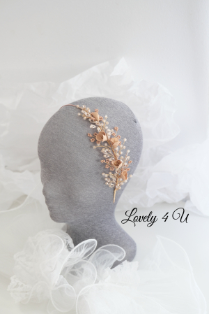 coroniță mireasă aurie, coroniță handmade nuntă, accesoriu păr mireasă, diademă cu flori, coroniță placată cu aur, coroniță asimetrică, coroniță eveniment elegant, coroniță romantică, coroniță cununie civilă, bijuterie păr mireasă, coroniță handmade România, Lovely 4 U, coroniță flori cristale, coroniță păr cu pietre, bentita mireasă unicat, accesoriu de păr handmade, coronita mireasa boho chic, coronita aurie nunta, [5]