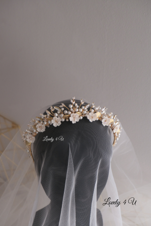 Coronita de lux, Coronita mireasa, Coronita  cu perle. Coronita mireasa cu perle, Accesorii mireasa, Coronita mireasa cu flori, Diadema mireasa, Tiara mireasa, Bijuterii mireasa de lux, Accesorii Lovely 4 U, lovely4u.ro, accesoriu auriu mireasa, accesoriu pentru par, coronita aurie, coronita mireasa, diadema mireasa, tiara cu frunze aurii, TIARA MIREASA, tiara nunta, accesorii LOVELY 4 U, Coronita de lux, mireasa 2024, coronita cu perle mireasa, coroana mireasa, coronita inalta mireasa, coronita premium, coronite de par pentru mirese [1]
