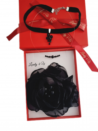 IDEI CADOURI DE CRACIUN - SET ACCESORII , BIJUTERII, BROSE PENTRU CRACIUN - accesorii Lovely 4 U, accesorii realizate manual, brosa floare mare neagra, floare neagra cu perle, colier floare neagra mare,  set accesorii, set bijuterii dama, funda neagra , choker cu catifea, colier invizibil, set accesorii personalizat, accesorii elegante pentru doamne, accesorii casual, idei cadouri de craciun, cadouri pentru ea, agrafa floare neagra, seturi handmade, set cadouri pentru craciun, set agrafa neagra si colier, set cadou craciun, set cadou fete, set cadou pentru ea, accesoriu floare neagra. cadou craciun, cadou premium, CADOU DEOSEBIT, CADOU SPECIAL, CADOU DE CRACIUN,  Idei de cadouri unice, Idei cadouri craciun, Idei de cadouri de craciun pentru prieteni, Seturi cadou craciun, Cadouri craciun ieftine,