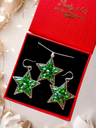 IDEI CADOURI DE CRACIUN - SET ACCESORII , BIJUTERII, BROSE PENTRU CRACIUN - Set bijuterii argint steluțe cu pietre verzi și jad – Lovely 4 U handmade România