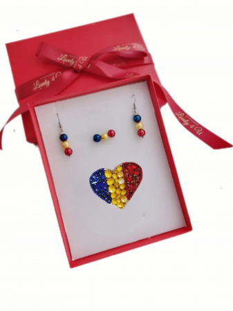 accesoriu tricolor, insigna steagul romaniei, bijuterii steagul romaniei, set accesorii tricolore steagul romaniei, cercei ,  Set broșă și colier - bijuterii tricolor steagul romaniei, ziua nationala a romaniei, 1 decembrie, cadou 1 decembrie, cadou pentru doamne 1 decembrie, idei cadouri ziua nationala a romananiei, accesorii lovely 4 u, 1 decembrie accesorii [1]