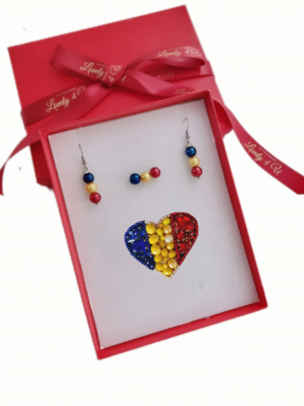 IDEI CADOURI DE CRACIUN - SET ACCESORII , BIJUTERII, BROSE PENTRU CRACIUN - accesoriu tricolor, insigna steagul romaniei, bijuterii steagul romaniei, set accesorii tricolore steagul romaniei, cercei ,  Set broșă și colier - bijuterii tricolor steagul romaniei, ziua nationala a romaniei, 1 decembrie, cadou 1 decembrie, cadou pentru doamne 1 decembrie, idei cadouri ziua nationala a romananiei, accesorii lovely 4 u, 1 decembrie accesorii