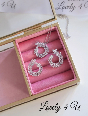 Set Bijuterii LIVIA – Eleganță și Strălucire, Set Mireasă Lănțișor și Cercei cu Zirconiu AAA+, Pandantiv și Cercei Placati cu Aur Alb – Model Elegant, Bijuterii Strălucitoare pentru Evenimente Speciale, Set LIVIA – Accesoriu Perfect pentru Mirese, Cercei și Pandantiv cu Pietricele Zirconiu Cubic, Bijuterii Fine și Rafinate pentru Ocazii Elegante, Accesoriu de Lux – Lănțișor și Cercei Placați cu Aur, Set de Bijuterii Handmade – Strălucire și Rafinament, Set LIVIA – Accesoriu Ideal pentru Ținute Elegante,colier si cercei mireasa,  set bijuterii cercei si colier mireasa, set accesorii pentru mirese, set accesorii lovely 4 u,Cercei mireasa, Bijuterii mireasa, CERCEI LOVELY 4 U, CERCEI ELEGANTI,CERCEI PREMIUM, CERCEI zirconiu, CERCEI DE LUX, CERCEI NUNTA, NUNTA 2024, ACCESORII NUNTA, ACCESORII LOVELY 4U, BIJUTERI ,  set mireasa, set nunta, seturi handmade mireasa, Cercei mireasa, Bijuterii mireasa, cercei lungi mireasa, cercei argintii mireasa, set diadema si cercei mireasa, cercei nasa [6]