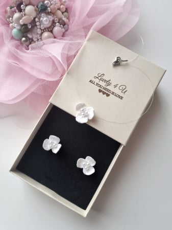 Set bijuterii NORA - set mireasă cu flori albe și perle - bijuterii handmade realizate în România [2]