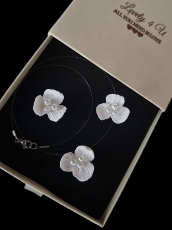 Set bijuterii NORA - set mireasă cu flori albe și perle - bijuterii handmade realizate în România [1]