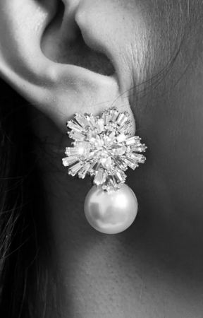 set bijuterii cu perle, set colier si cercei mireasa cu perle, colier si cercei mireasa,  set bijuterii cercei si colier mireasa, set accesorii pentru mirese, set accesorii lovely 4 u,Cercei mireasa, Bijuterii mireasa, CERCEI LOVELY 4 U, CERCEI ELEGANTI,CERCEI PREMIUM, CERCEI zirconiu, CERCEI DE LUX, CERCEI NUNTA, NUNTA 2024, ACCESORII NUNTA, ACCESORII LOVELY 4U, BIJUTERI ,  set mireasa, set nunta, seturi handmade mireasa, Cercei mireasa, Bijuterii mireasa, cercei lungi mireasa, cercei argintii mireasa, set diadema si cercei mireasa, cercei nasa [7]