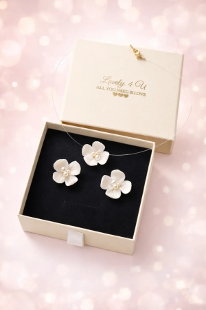 CERCEI - set bijuterii mireasă, set bijuterii flori handmade, cercei floare ivory, colier invizibil cu floare, colier cu fir transparent, set bijuterii perle mireasă, set bijuterii cununie civilă, bijuterii handmade România, bijuterii delicate cu flori, cercei floare cu perle, colier cu perle Swarovski, bijuterii mireasă naturale, set bijuterii ivory, bijuterii unicat mireasă, cadou elegant femeie, cercei eleganți handmade, colier mireasă fin, cercei argint placat cu aur, bijuterii Lovely 4 U, accesorii mireasă rafinate,